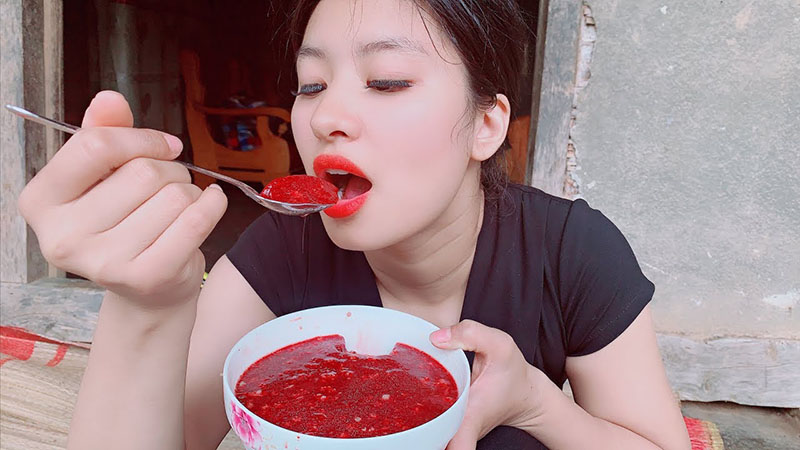Mơ Thấy Ăn Tiết Canh Đánh Con Gì Thay Tài Đổi Vận? Nằm mơ thấy mình ăn tiết canh, tiết canh lợn, vịt, ngan, dê…