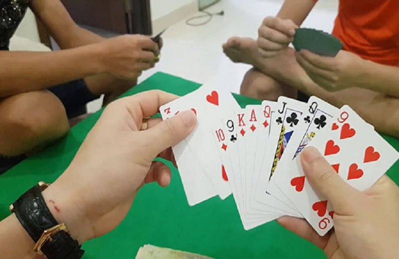 Cách Nhìn Bài Tiến Lên, Nhớ Và Đếm Bài Trong 1 Nốt Nhạc Hãy nhớ các cây bài cùng màu và cùng chất